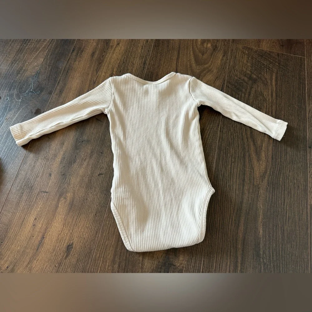 Quincy Mae Ribbed Long Sleeve Bodysuit Natural Size 6-12 Months